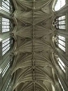 Bóveda de ligadura de la iglesia de San Pedro de Caen