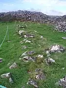 Cimientos de un edificio en el interior del fuerte de Caherconnell