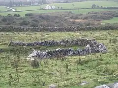 Ruinas de una edificación en el exterior del fuerte