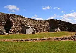 Vista de las cámaras sacadas a la luz tras la destrucción parcial del monumento.