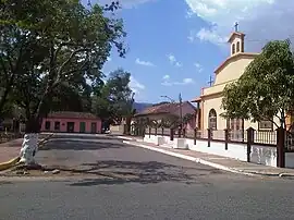 Calle frente la plaza bolívar de Guanape