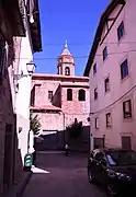 Paisaje urbano de Camarena de la Sierra (Teruel), con detalle de la parroquial de San Mateo, siglo XVI-XVII (2017).