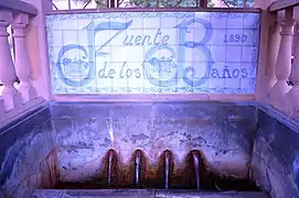 Balneario de Camarena de la Sierra (Teruel), detalle de plafón cerámico en la «Fuente de los Baños», Año 1890 (2017).