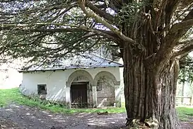 Campo de iglesia de El Carmen de Santa Coloma