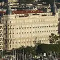 El Hôtel Carlton Cannes visto desde la Tour de la Castre.