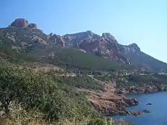 Vista del Esterel desde la costa.