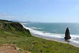 Vista hacia el sur: Port Orford Heads State Park y Humbug Mountain.