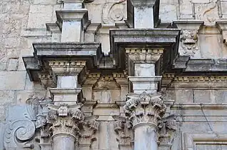 Detalles capiteles y entablamento