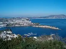 El puerto de Miseno se encontraba en un cráter volcánico anterior , inundado por el mar Tirreno.