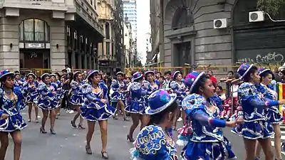 Caporales de Villa Lugano en avenida 25 de mayo, Buenos Aires, Argentina, 2014.
