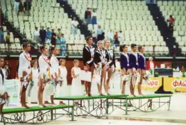 Carolina (tercer peldaño, a la derecha) con Carmen Acedo y Mónica Ferrández en el podio por equipos del Mundial de Atenas (1991).