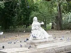 Estatua de Carolina Coronado.