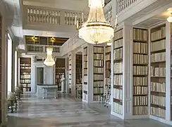 Entrada de la biblioteca.