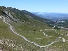 El collado-mirador de la Fuente del Chivo (1992 msnm) constituye la carretera asfaltada más elevada de toda la cordillera Cantábrica (CA-916). Este collado-mirador se localiza en Cantabria, entre la sierra del Cordel y la sierra del Híjar.