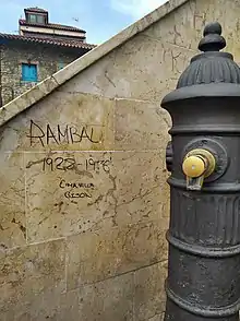 Frente a la casa de Rambal - detalle