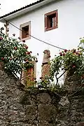 Casa de los Flórez-Valdés con el escudo de armas de la familia