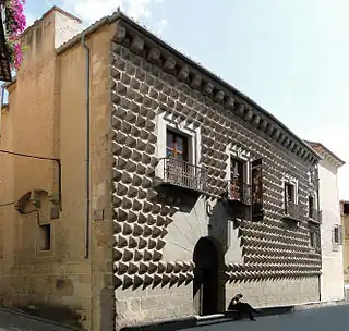 Casa de los Picos, «gótico isabelino» (Segovia, último tercio del siglo XV)