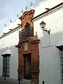 Fachada de una casa palacio.