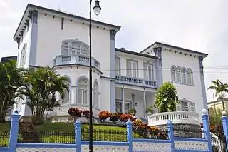 Castillo Azul, 1911. Estilo neocolonial y mediterráneo, obra de Alfredo Andreoli Ceré.