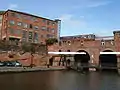 El Canal de Bridgewater y los restos del Grocer's Warehouse en Castlefield