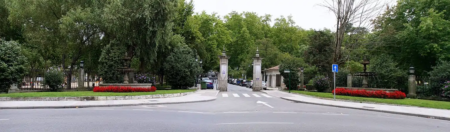 Entrada principal del parque en la avenida de Castrelos.