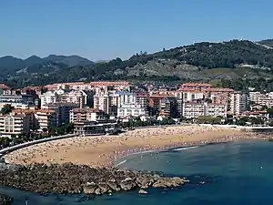 La playa de Brazomar en Castro-Urdiales.