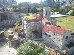 Castillo e iglesia de San Martín Sarroca.