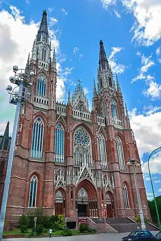 Rauch realizó contribuciones menores en la Catedral de la Plata.