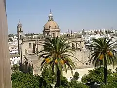 Vista de la catedral desde un balcón de la torre del palacio.