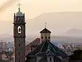 Detalle de los tejados y torre