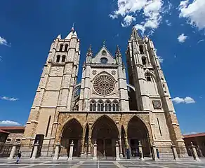 Fachada oeste de la catedral