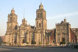 Catedral Metropolitana con estructura de piedra, data a la Época Colonial.