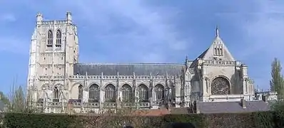 Vista lateral de la iglesia