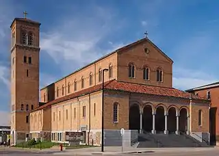 Catedral de Santa María vista desde el este, 2013.