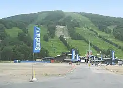 Estación turística Stoneham en verano.