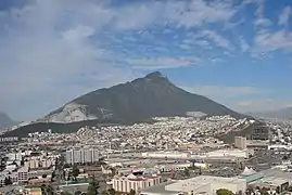 El Cerro de las Mitras visto desde el Cerro del Obispado