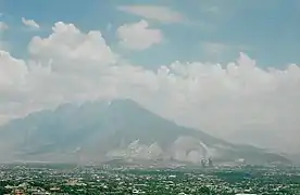 El Cerro de las Mitras visto desde el Cerro de Chipinque