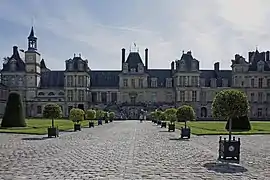 Palacio de Fontainebleau: cour d'honneur.