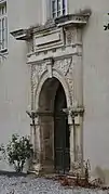 Puerta de la fachada oeste del castillo de Saint-Jory (circa 1560).