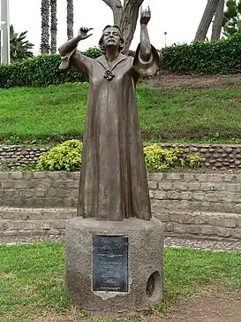 Monumento a Chabuca Granda de Fausto Jaulis, inaugurado el 24 de octubre de 1992 en Barranco, junto al Puente de los Suspiros. Una réplica del mismo se encuentra en la Plaza Chabuca Granda de Santiago de Chile.