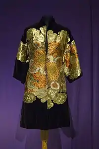 Chaqueta de terciopelo de algodón diseñada por Fridl Loos, ca. 1950, exhibida en el Museo Nacional de la Historia del Traje