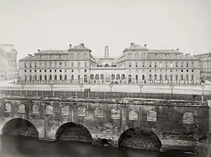 La explanada después de la destrucción del antiguo Hôtel-Dieu y del edificio de asistencia pública.