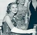 Miss EEUU 1957Charlotte Sheffield, quien compitió como Miss Utad USA