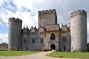 Château de Roquetaillade (1850-1870), castillo del siglo XIV restaurado por  Viollet-le-Duc