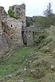 Vista del foso y del puente levadizo.