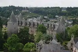 Vista aérea del Castillo de Josselin desde el campanario de la basílica.