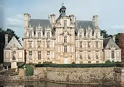 Castillo de Beaumesnil en Normandía, propiedad de los duques de Montmorency-Laval