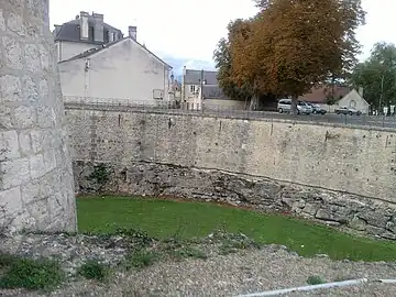 Antiguo foso del castillo.