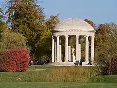 El Templo del Amor en el jardín inglés del Pequeño Trianón