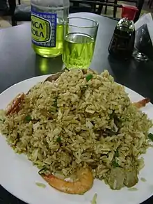 Arroz chaufa especial con Inca Kola